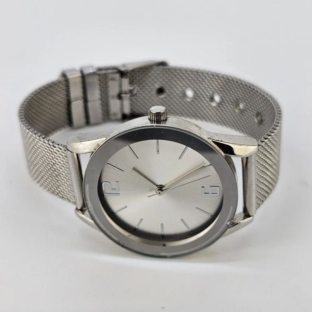 Minimalist Women's Analog Watch 34MM Gray Dial Gray Mesh Bands NEW‎ Battery